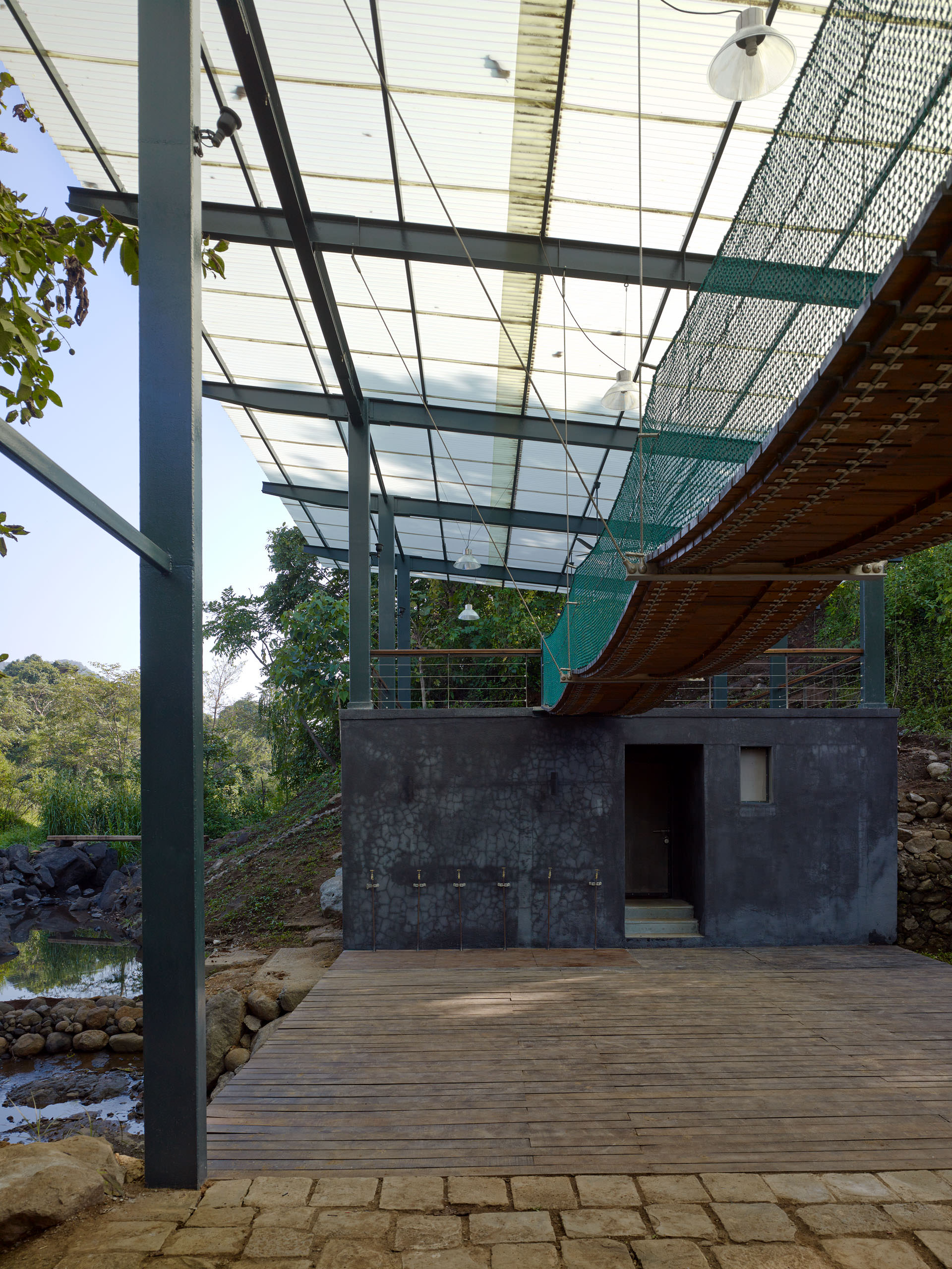 E13461 Alpa 040903 j2560